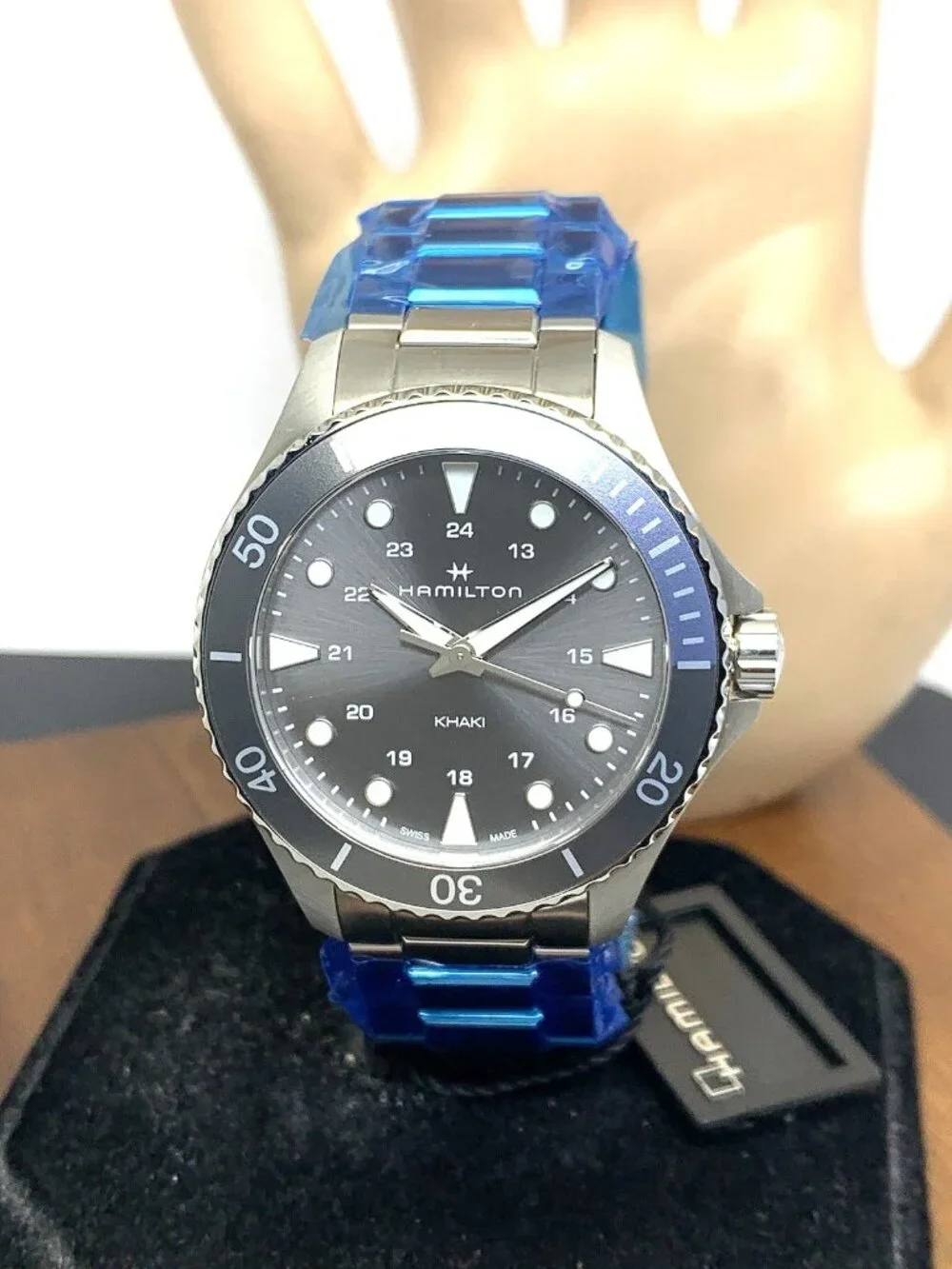 Hamilton Unisex Watch H82211181 Khaki Navy Scuba Swiss Quartz Silver Steel 37mm